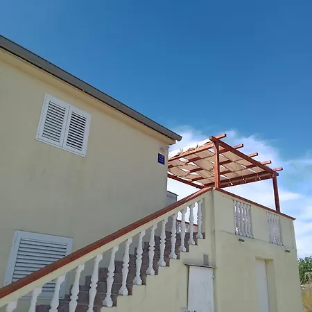 With A Parking Space Iz, Iz - 23158 Apartment Veli Iž