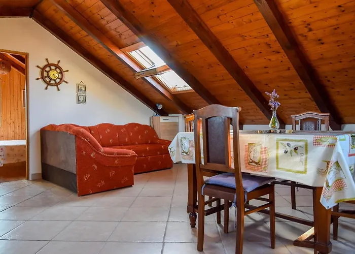 With A Parking Space Iz, Iz - 23158