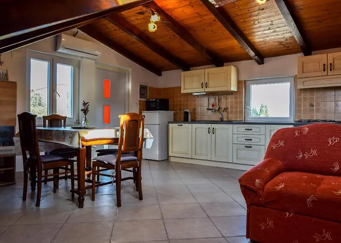 아파트 With A Parking Space Iz, Iz - 23158